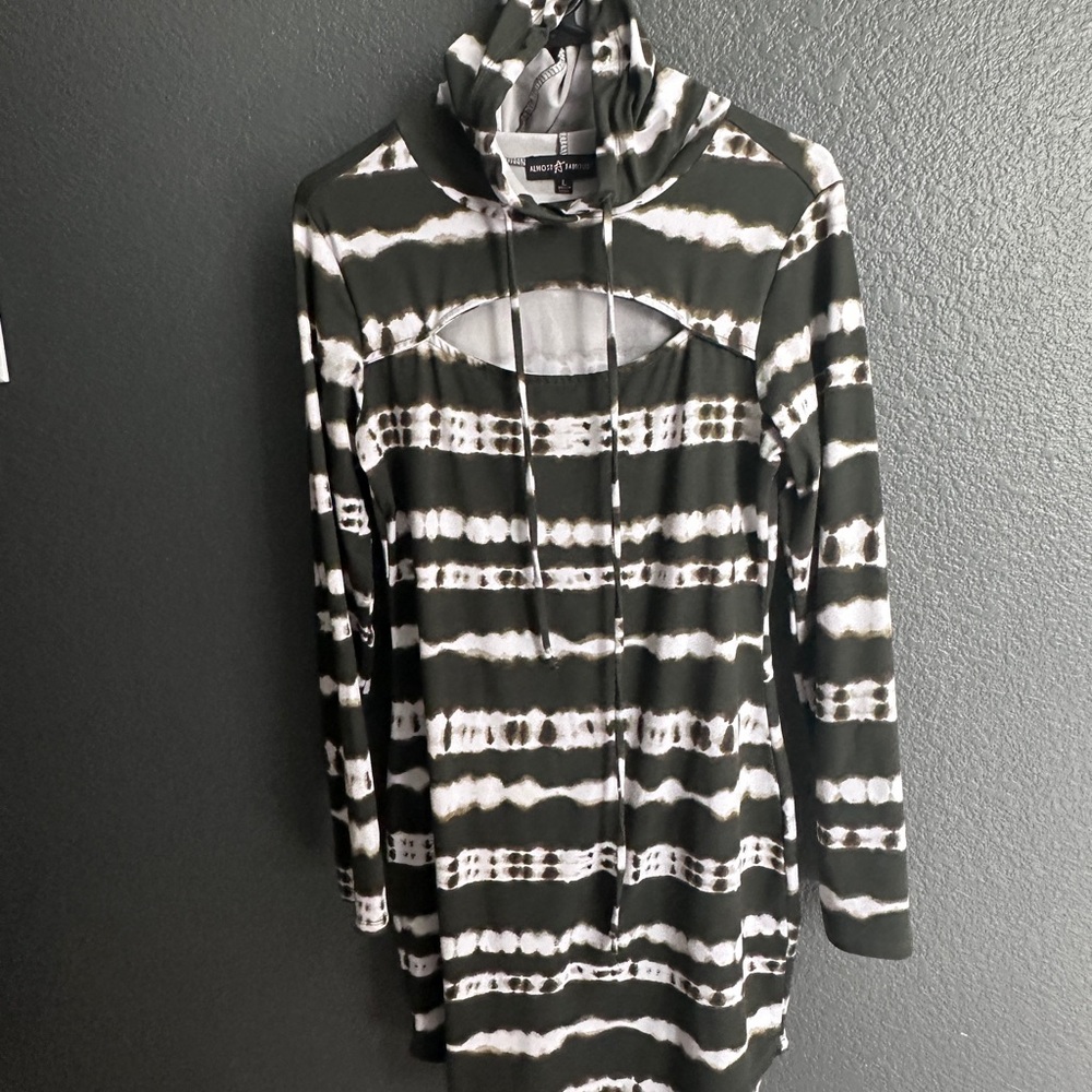 👏👏Striped Hooded Dress in Black and White